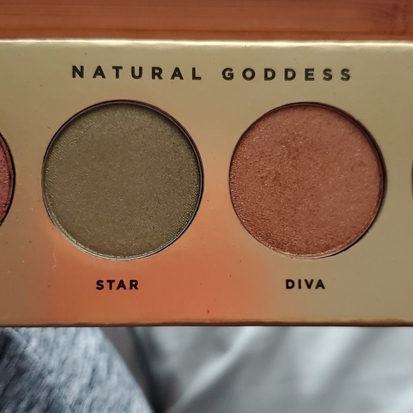 All new butter London pallets ♥️ - Picture 4 of 5